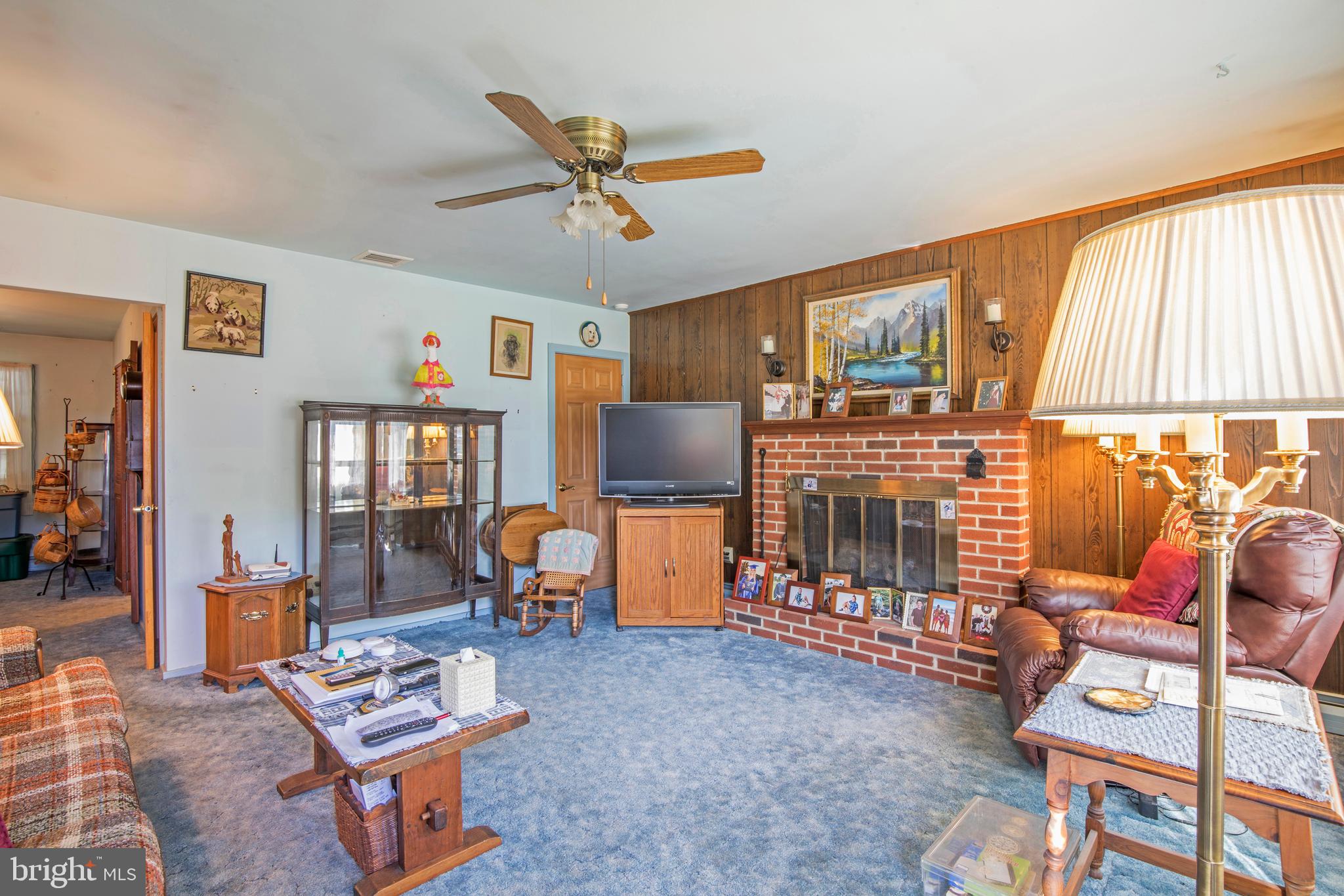 239 Crestview Road Hatboro, PA 19040 - Photo 5 of 16 Living Room