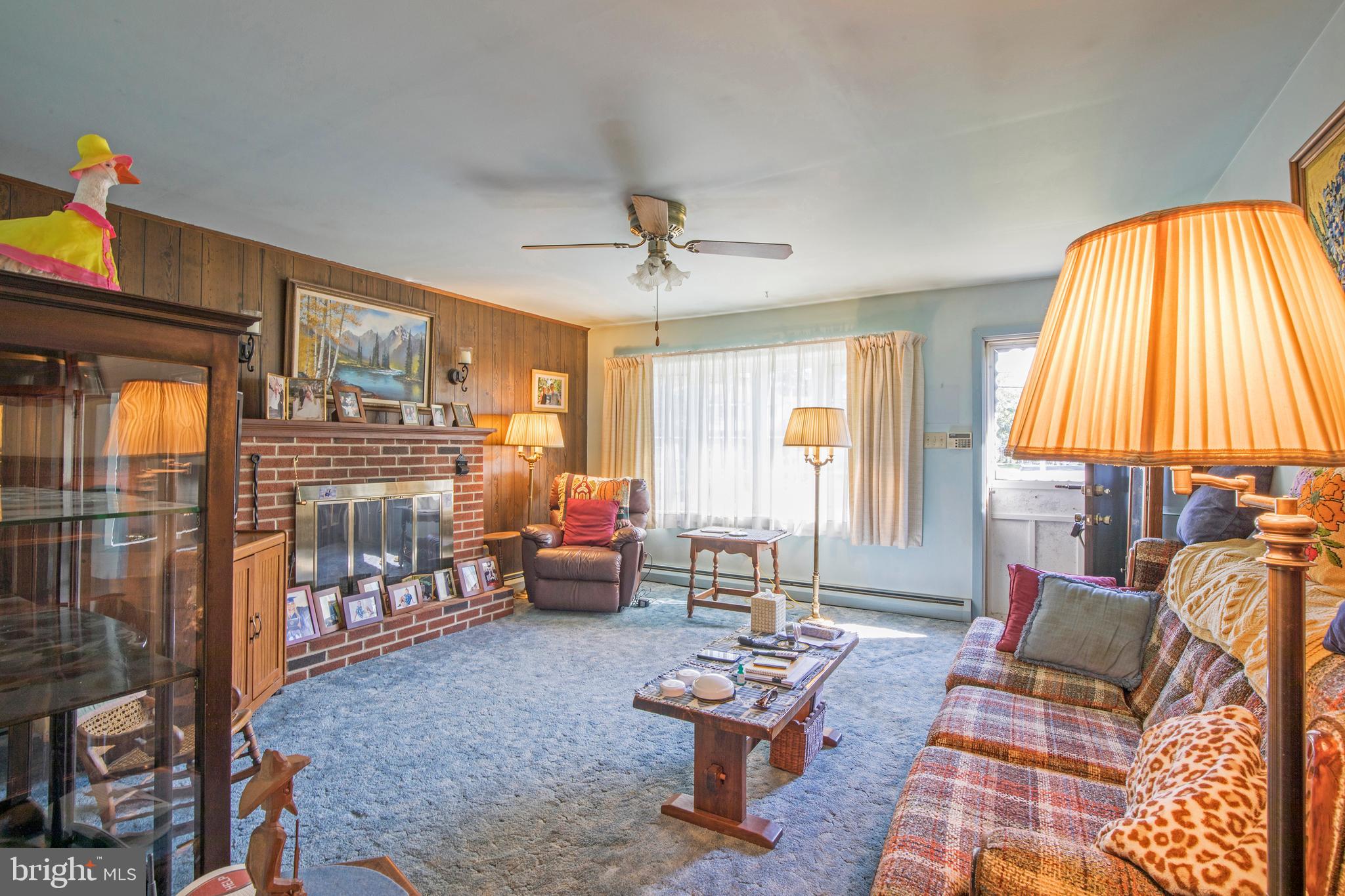 239 Crestview Road Hatboro, PA 19040 - Photo 6 of 16 Living Room
