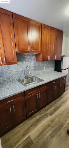 $1,900 | 220 Lafayette Avenue, Unit 2, San Leandro, CA 94577