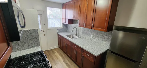 $1,900 | 220 Lafayette Avenue, Unit 2, San Leandro, CA 94577