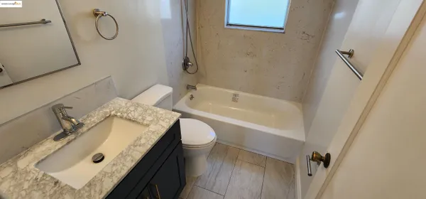 $1,900 | 220 Lafayette Avenue, Unit 2, San Leandro, CA 94577