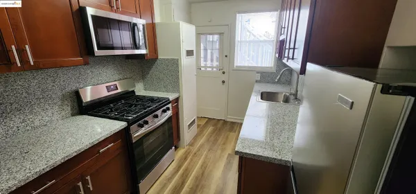 $1,900 | 220 Lafayette Avenue, Unit 2, San Leandro, CA 94577