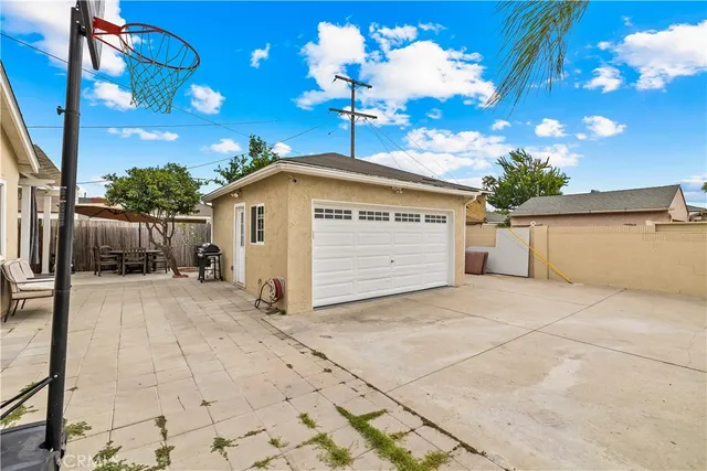 $4,200 | 6165 Autry Avenue, Lakewood, CA 90712