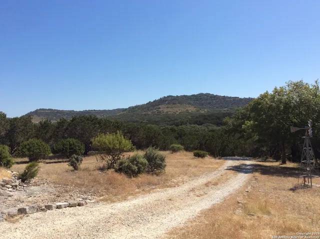 $950,000 | 2844 Bear Springs Road, Pipe Creek, TX 78063