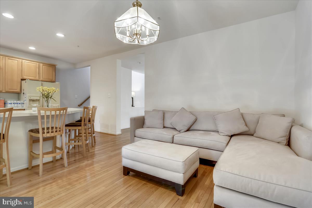 2908 St Helen Circle Silver Spring, MD 20906 - Photo 11 of 40 Tons of space to relax and enjoy your meal