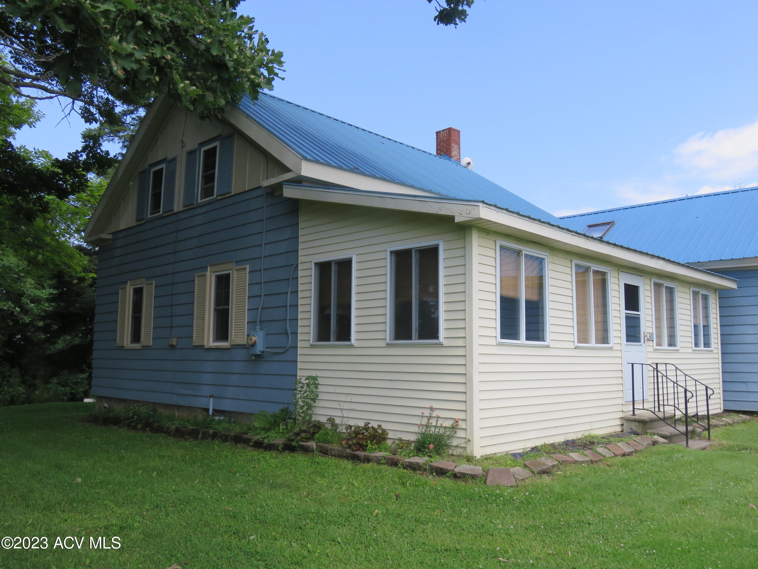 341 Scanlon Road Bombay, NY 12914 - Photo 2 of 34
