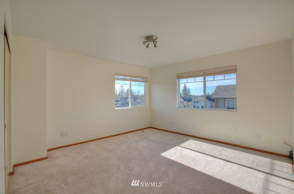 5806 Northeast 3rd Street Renton, WA 98059 - Photo 12 of 24