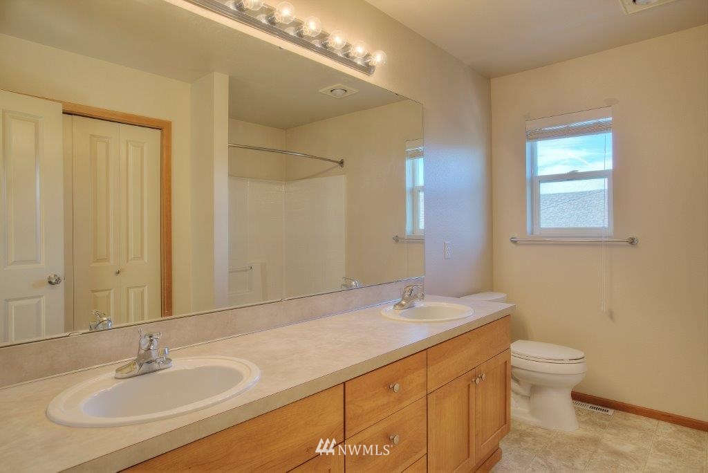 5806 Northeast 3rd Street Renton, WA 98059 - Photo 15 of 24