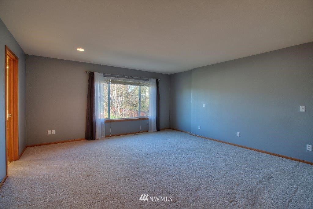 5806 Northeast 3rd Street Renton, WA 98059 - Photo 16 of 24