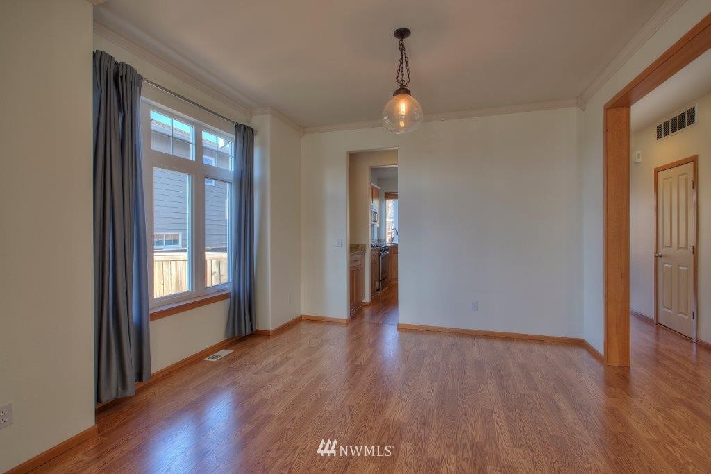 5806 Northeast 3rd Street Renton, WA 98059 - Photo 4 of 24