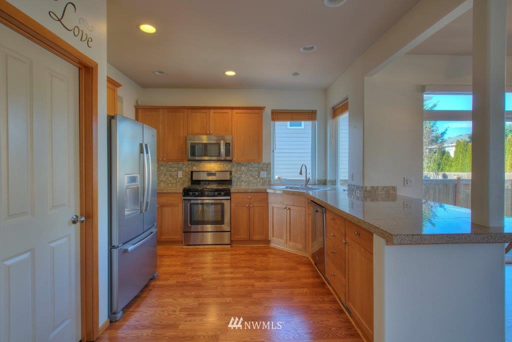 5806 Northeast 3rd Street Renton, WA 98059 - Photo 5 of 24