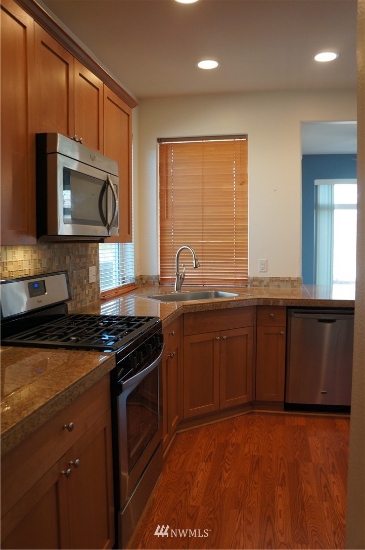 5806 Northeast 3rd Street Renton, WA 98059 - Photo 6 of 24