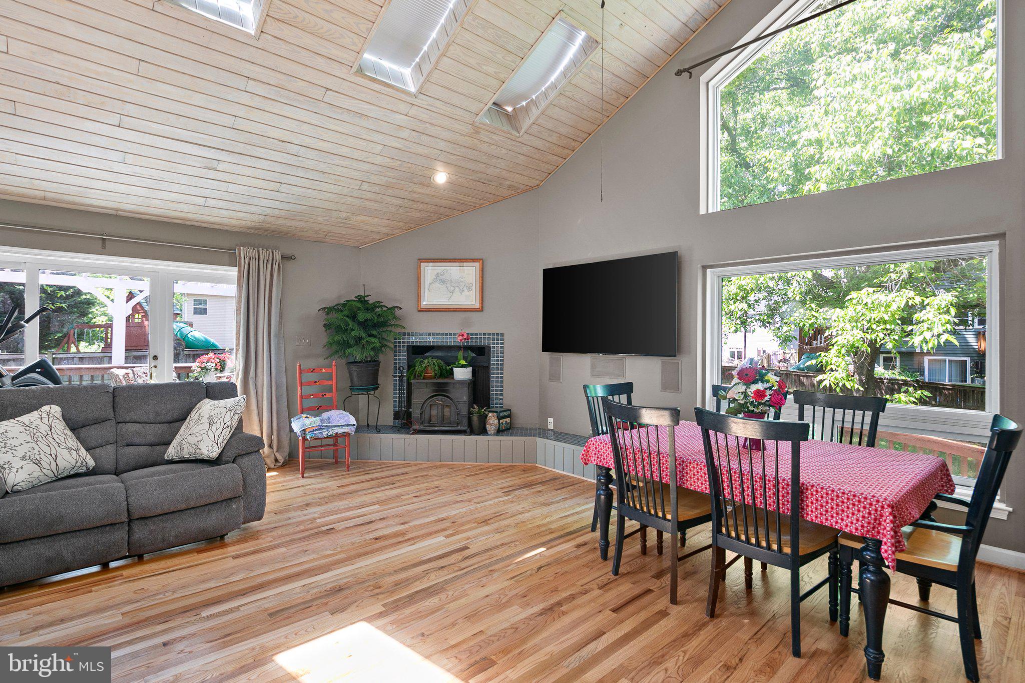 6535 Rimrock Road New Market, MD 21774 - Photo 2 of 50 Gorgeous vaulted ceilings