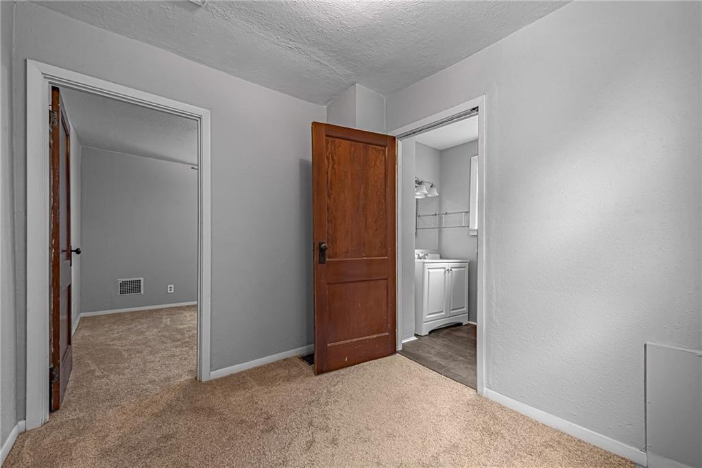 709 Spruce Street Irwin, PA 15642 - Photo 14 of 19