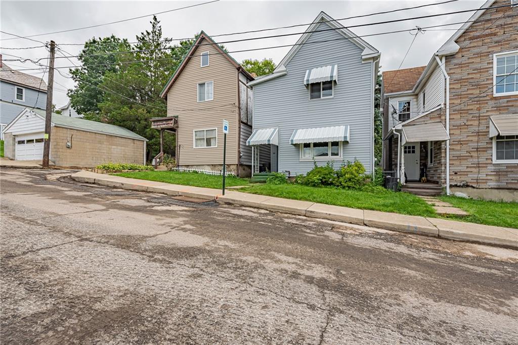 709 Spruce Street Irwin, PA 15642 - Photo 3 of 19