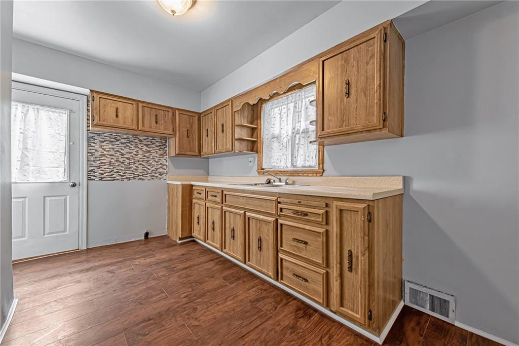 709 Spruce Street Irwin, PA 15642 - Photo 9 of 19