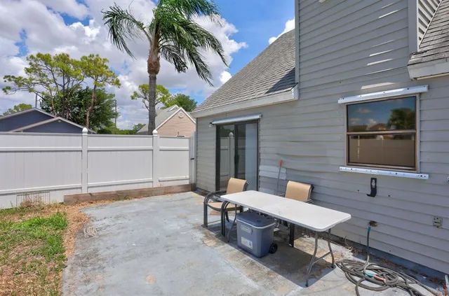 $3,200 | 6052 Lace Wood Circle, Lake Worth, FL 33462