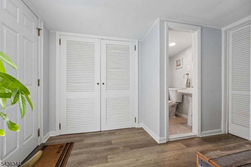 143 Mendham Road Mendham, NJ 07945 - Photo 4 of 27