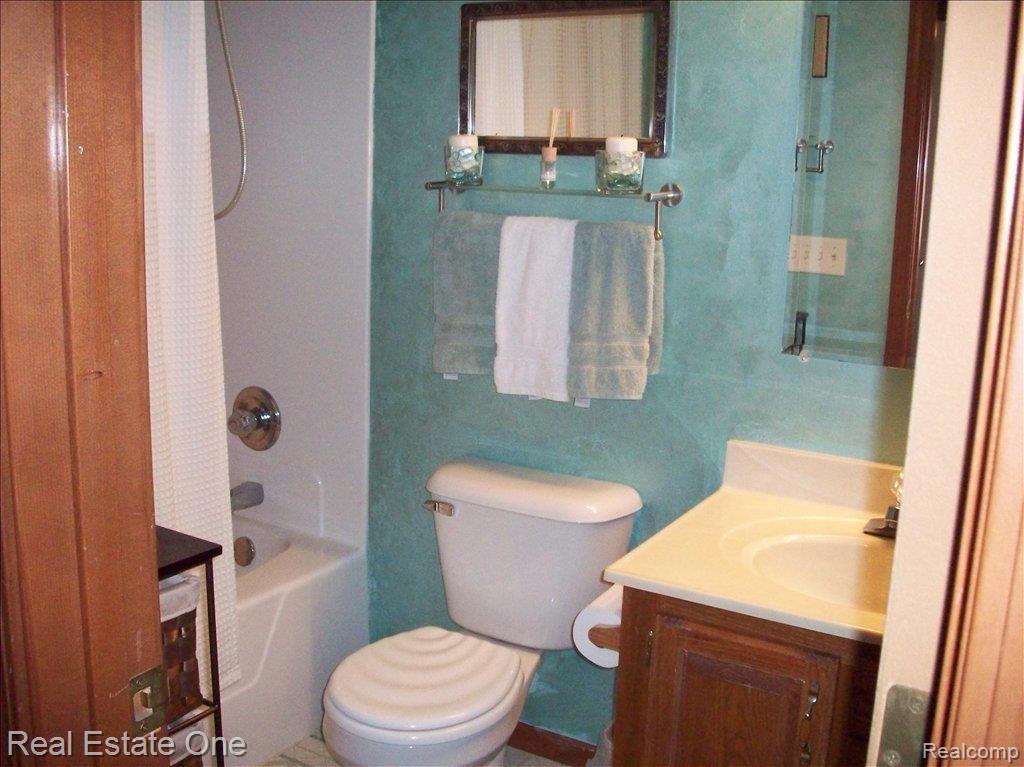 4425 Newport Road Newport, MI 48166 - Photo 7 of 23 blue jay 017
