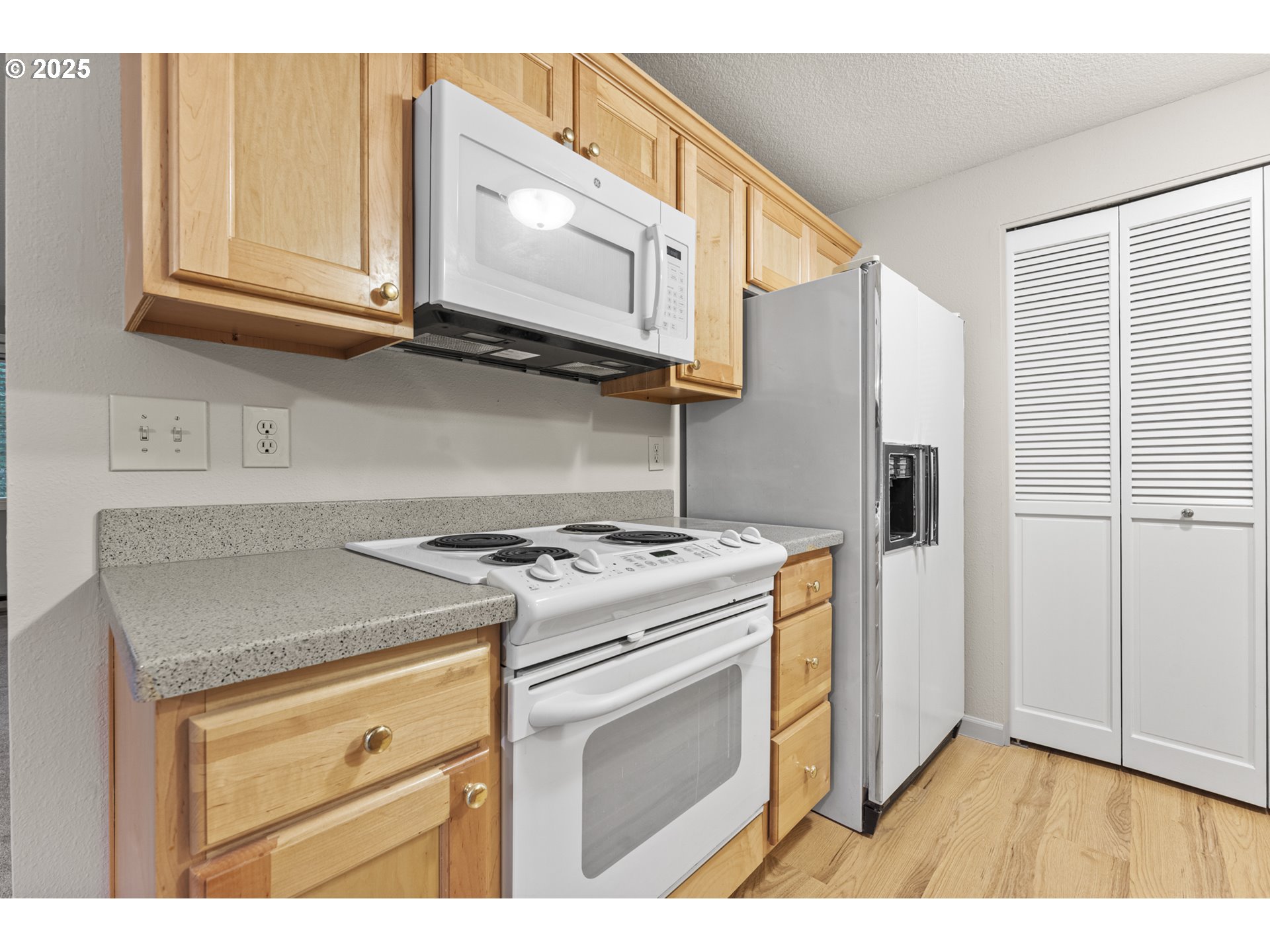 7112 Southwest Murray Boulevard Beaverton, OR 97008 - Photo 14 of 40 a kitchen with stainless steel appliances granite countertop a stove a refrigerator and a microwave