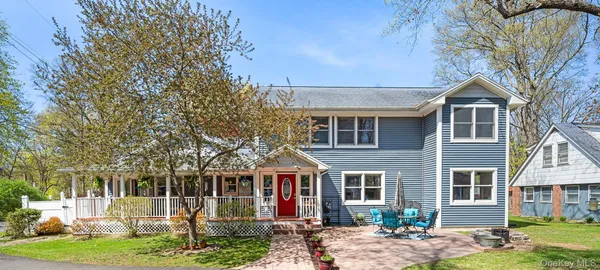 $825,000 | 8 Oak Drive, New Windsor, NY 12553