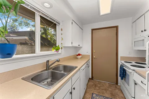 $415,000 | 304 West Woodvine Court, Boise, ID 83706