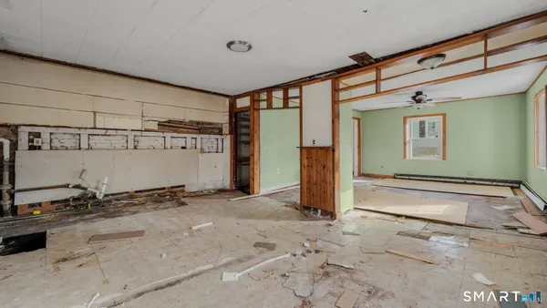 a view of a storage & utility room