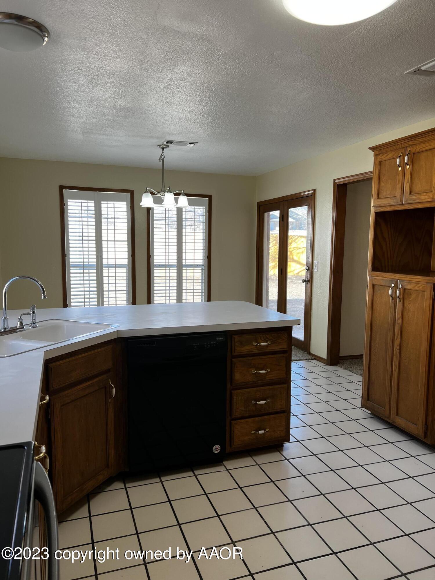 2906 Laguna Drive Amarillo, TX 79110 - Photo 5 of 16 CC58496F-1F1A-4644-BA1D-985ACB63D35F