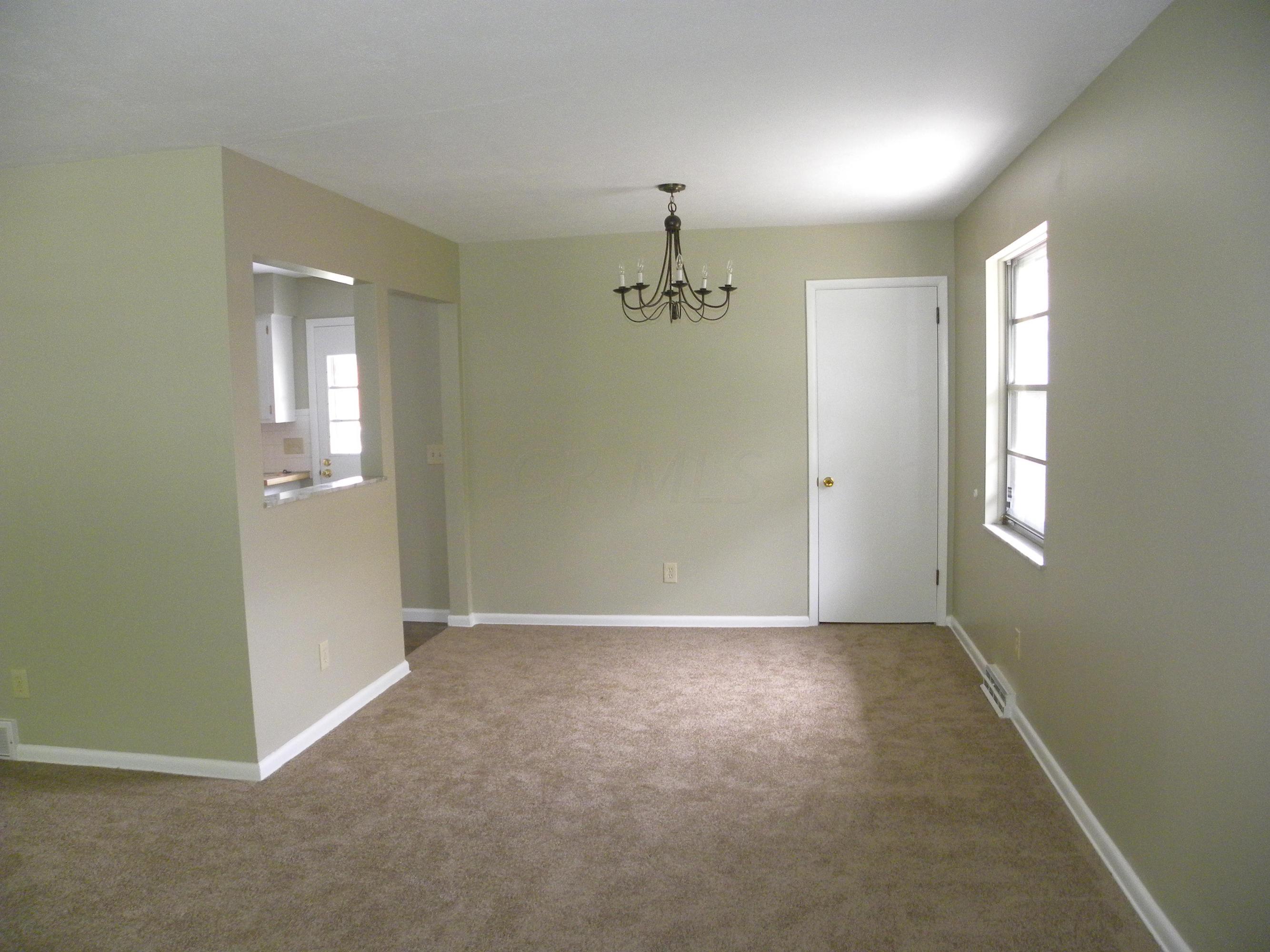 1684 Woodcrest Road Columbus, OH 43232 - Photo 4 of 12 Gallery Image 4