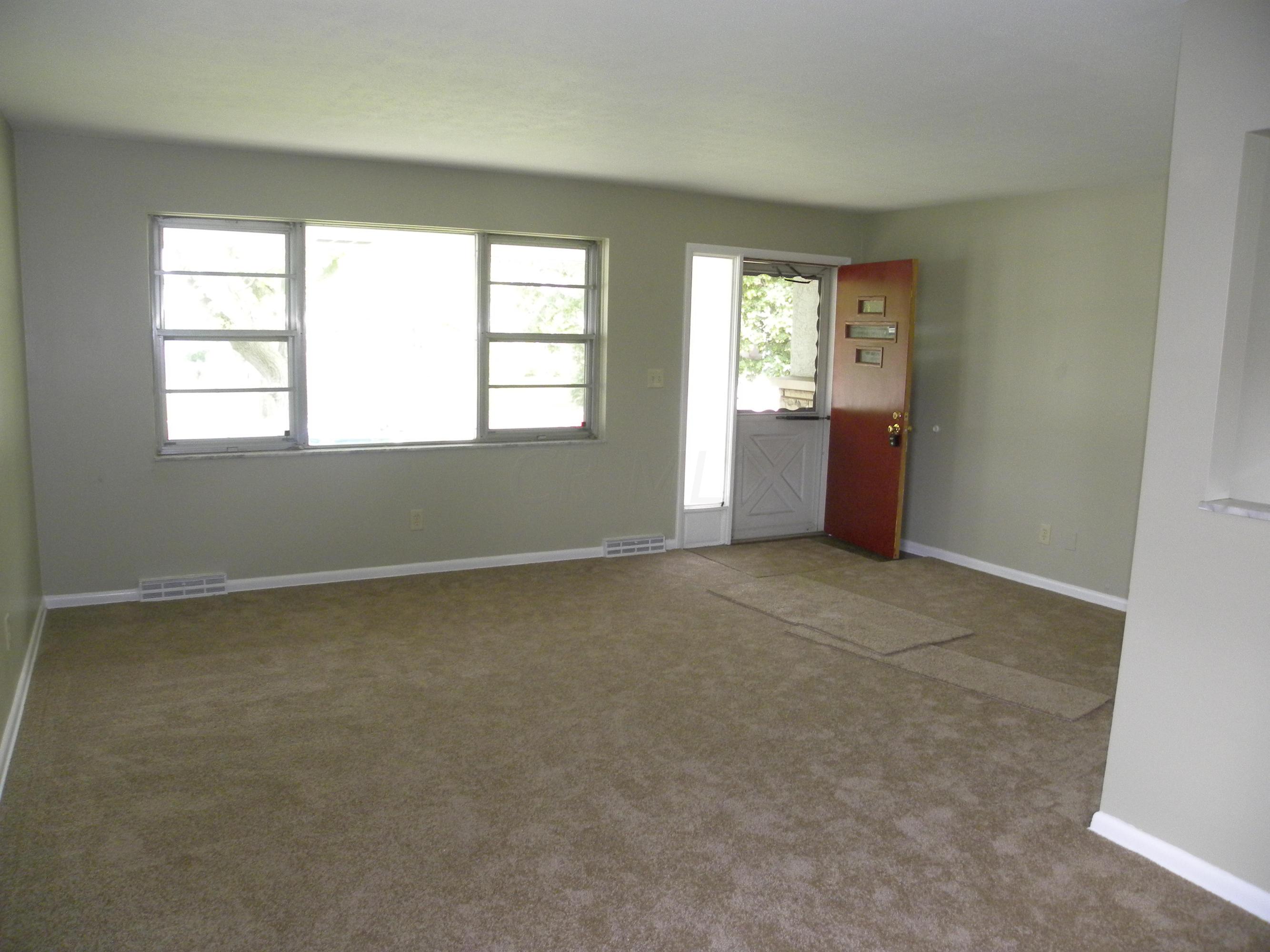 1684 Woodcrest Road Columbus, OH 43232 - Photo 5 of 12 Gallery Image 5