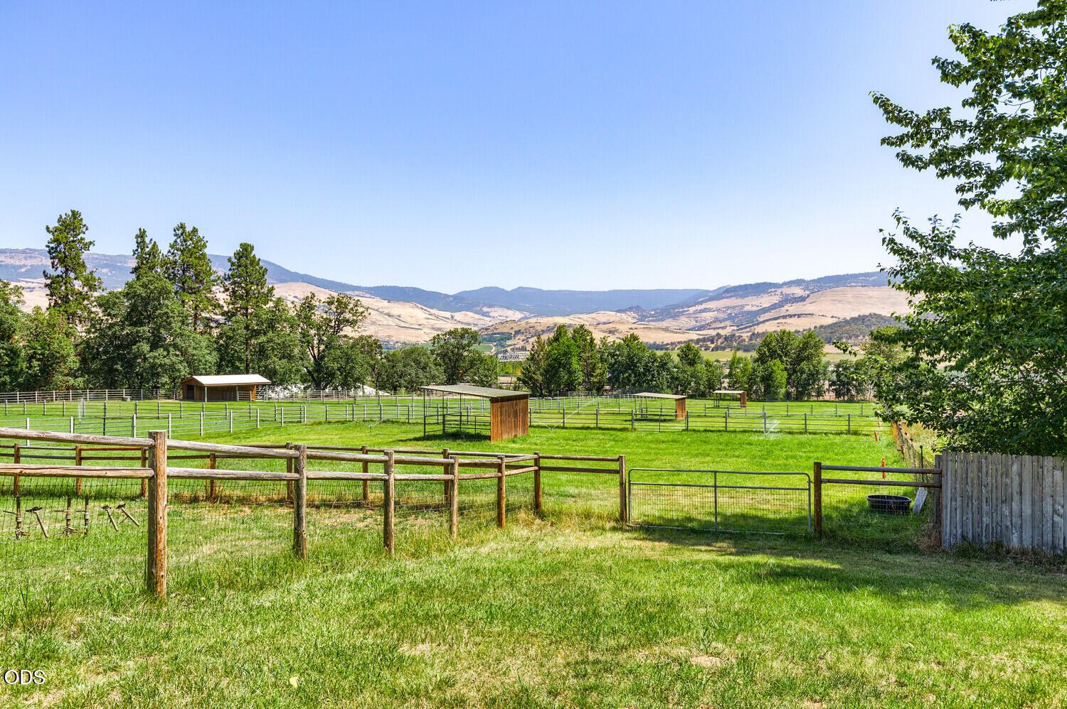 550 Crowson Road Ashland, OR 97520 - Photo 18 of 110