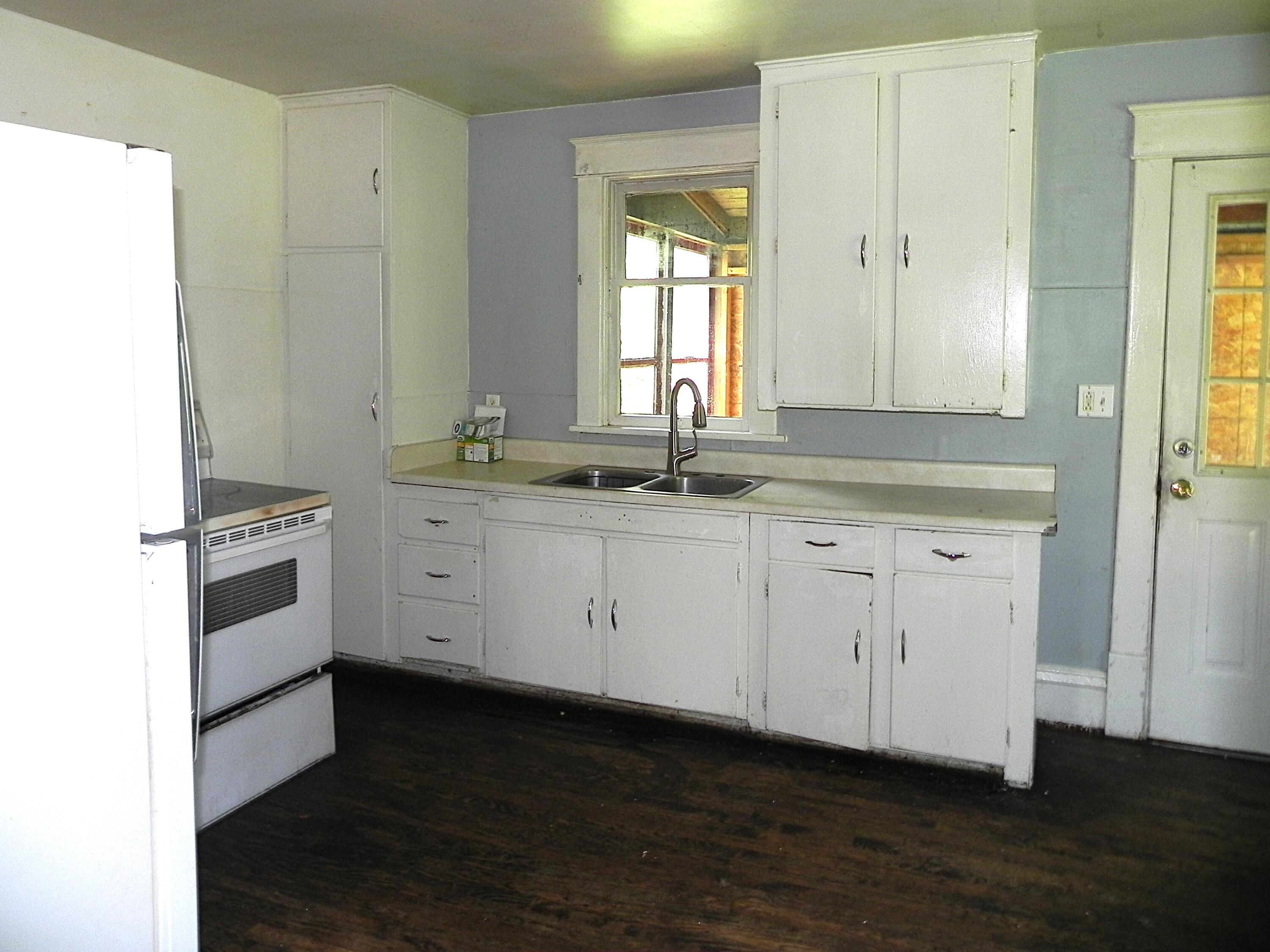 1111 South Main Street Three Rivers, MI 49093 - Photo 3 of 11 DSCN1935