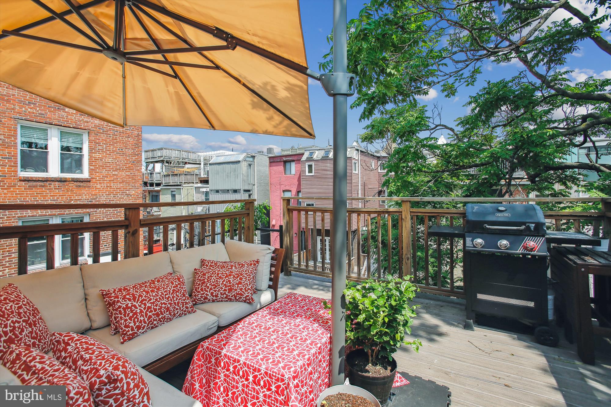 1725 Willard Street Northwest, Unit 3 Washington, DC 20009 - Photo 3 of 32 a view of a chairs and table in the patio