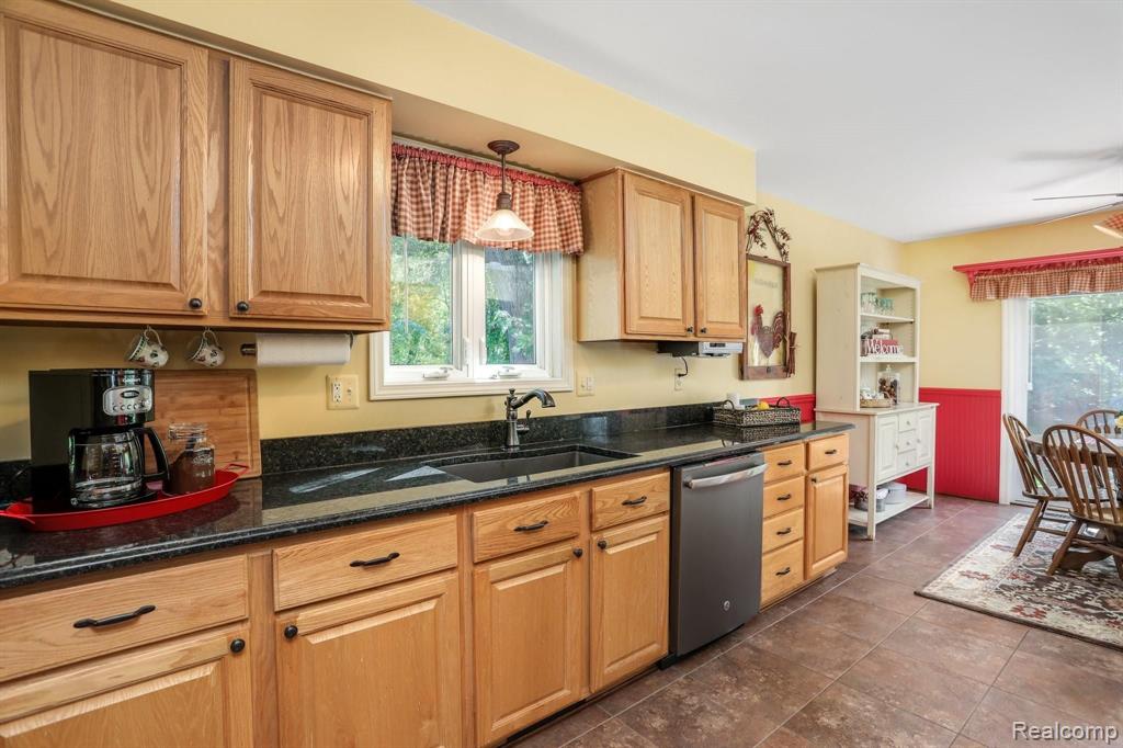 2926 Dearborn Avenue Rochester Hills, MI 48309 - Photo 7 of 29