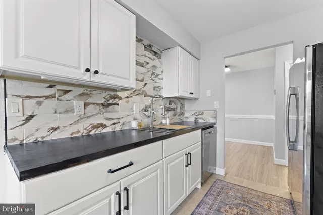 $300,000 | 20172 Locustdale Drive, Unit 221, Germantown, MD 20876