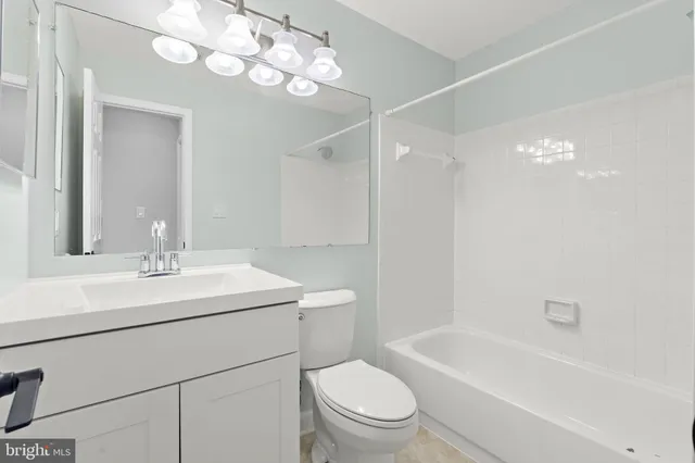 $300,000 | 20172 Locustdale Drive, Unit 221, Germantown, MD 20876