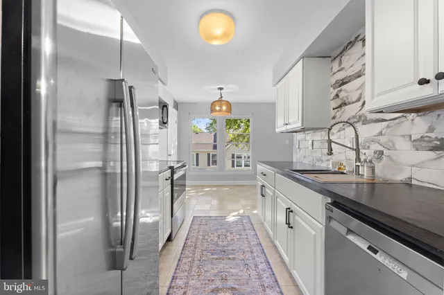 $300,000 | 20172 Locustdale Drive, Unit 221, Germantown, MD 20876