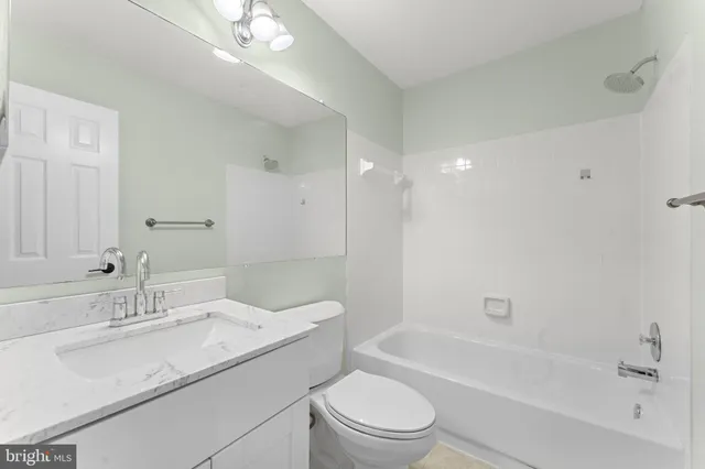 $300,000 | 20172 Locustdale Drive, Unit 221, Germantown, MD 20876