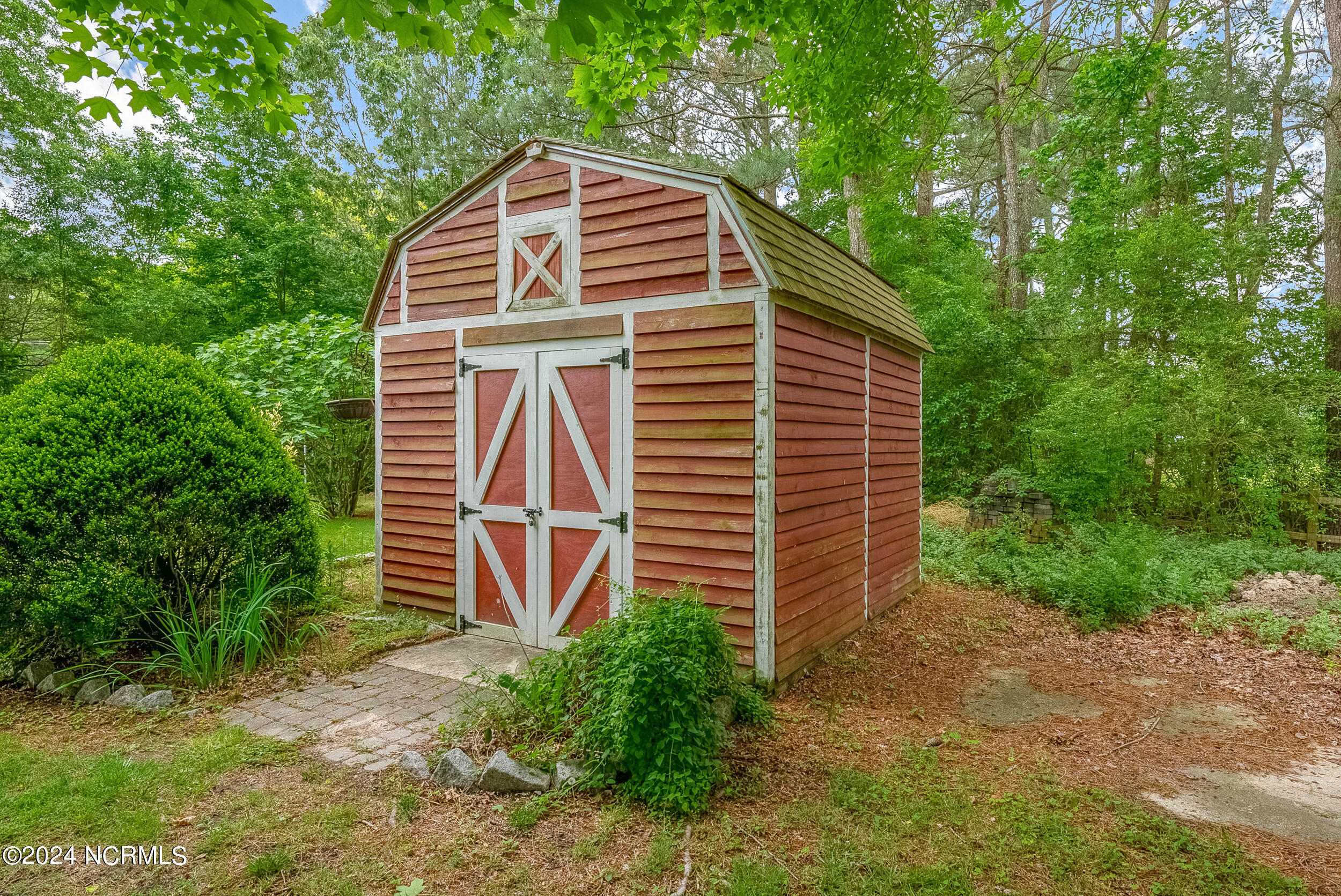 116 South Landing Road Moyock, NC 27958 - Photo 45 of 51 Larger storage shed