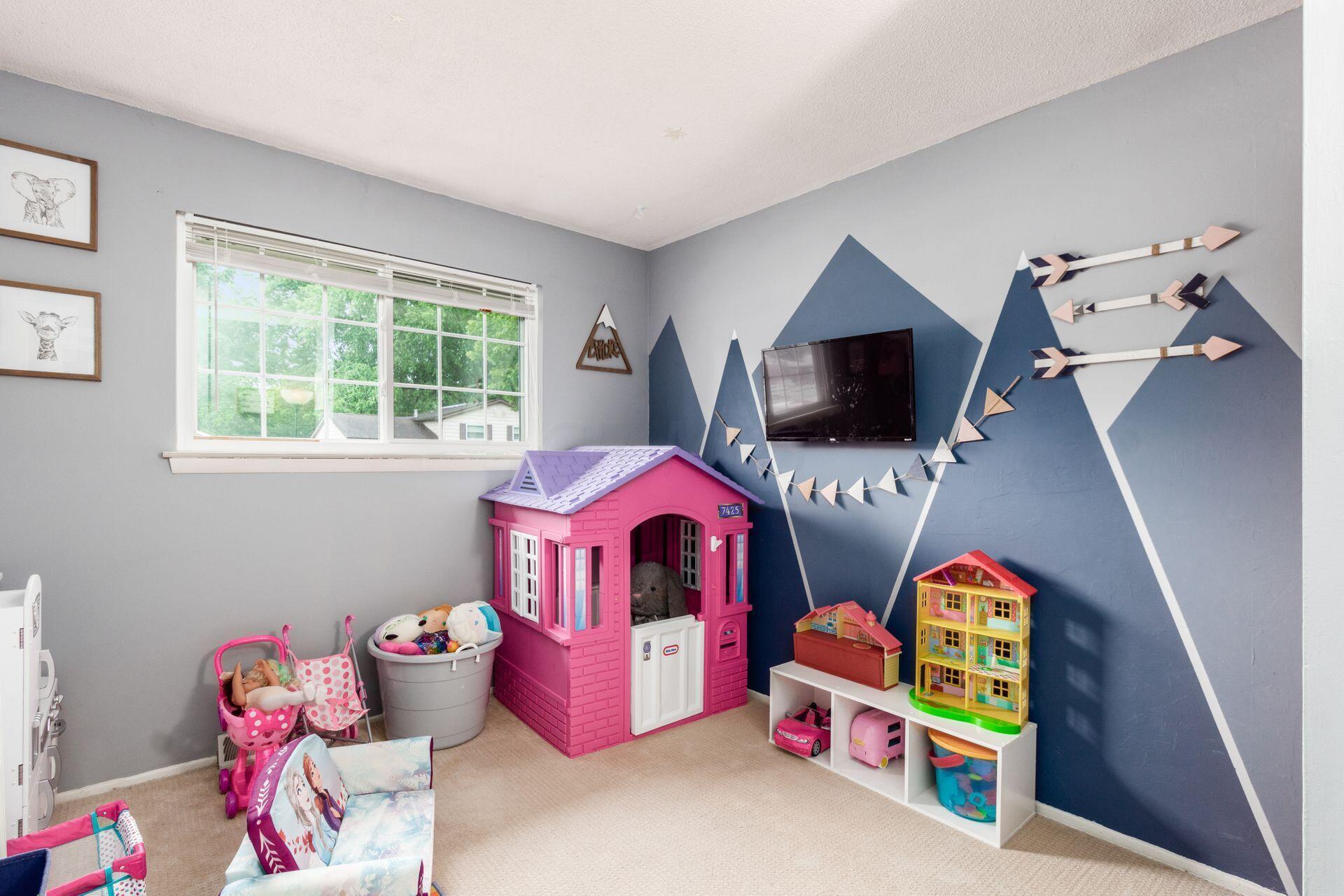4593 Stonehedge Road Columbus, OH 43231 - Photo 15 of 38 015_cd52_F 4593 Stonehedge044