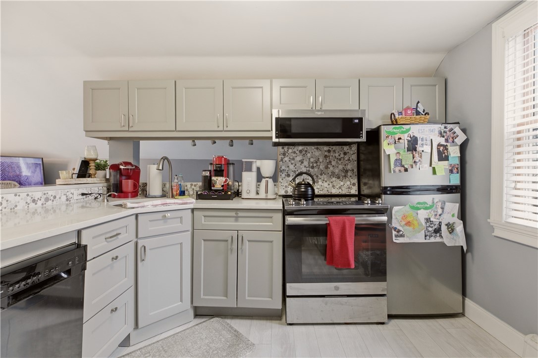 9 Bacheller Street Newport, RI 02840 - Photo 17 of 24