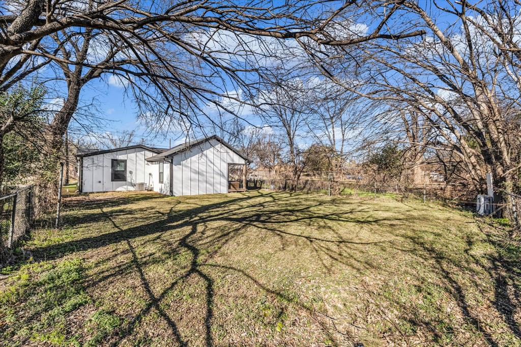 1209 Southey Street Waco, TX 76704 - Photo 20 of 21 Backyard