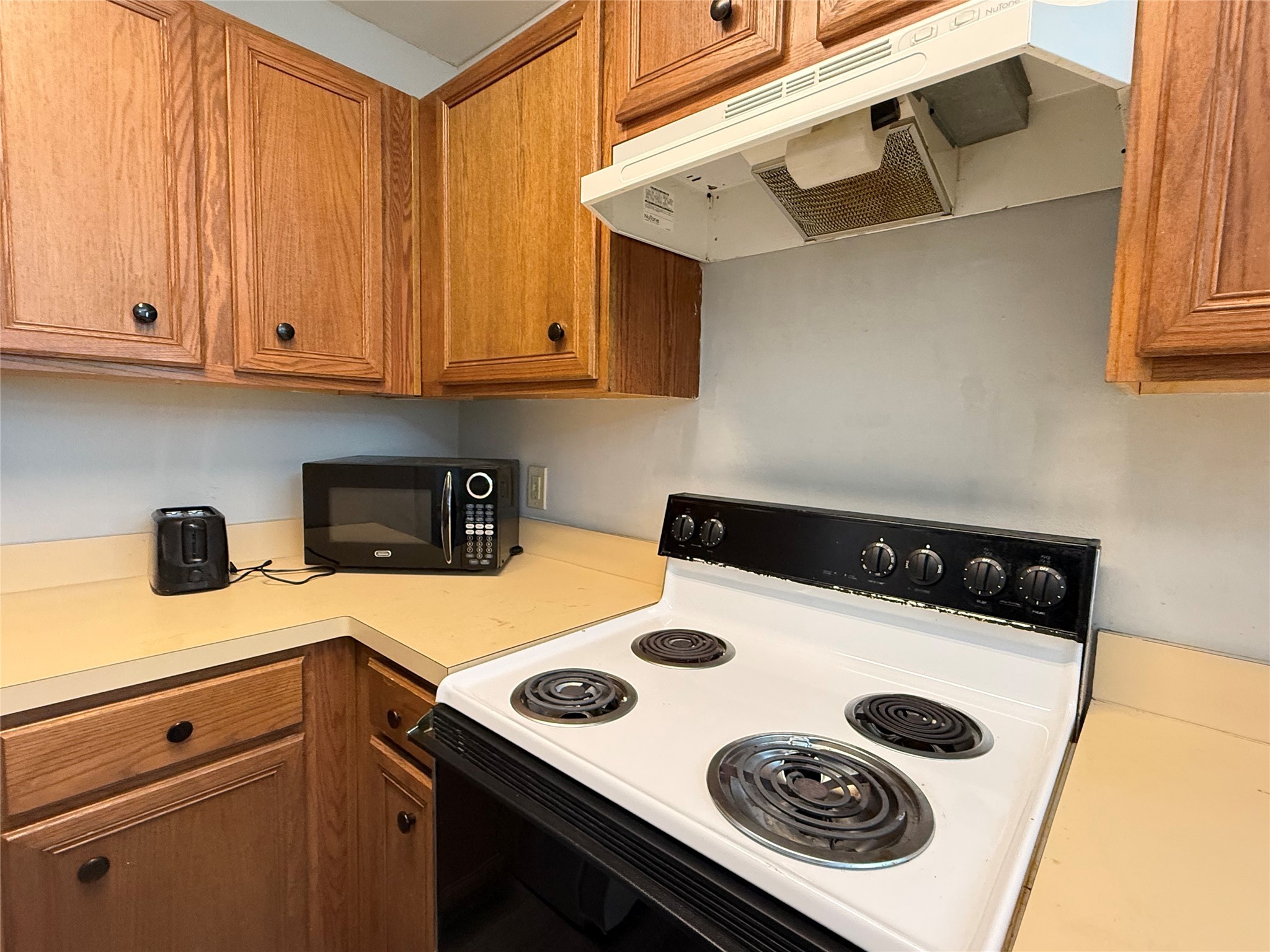 304 Dell Court, Unit 6 Houston, TX 77009 - Photo 6 of 14 a kitchen with a stove and a white cabinets