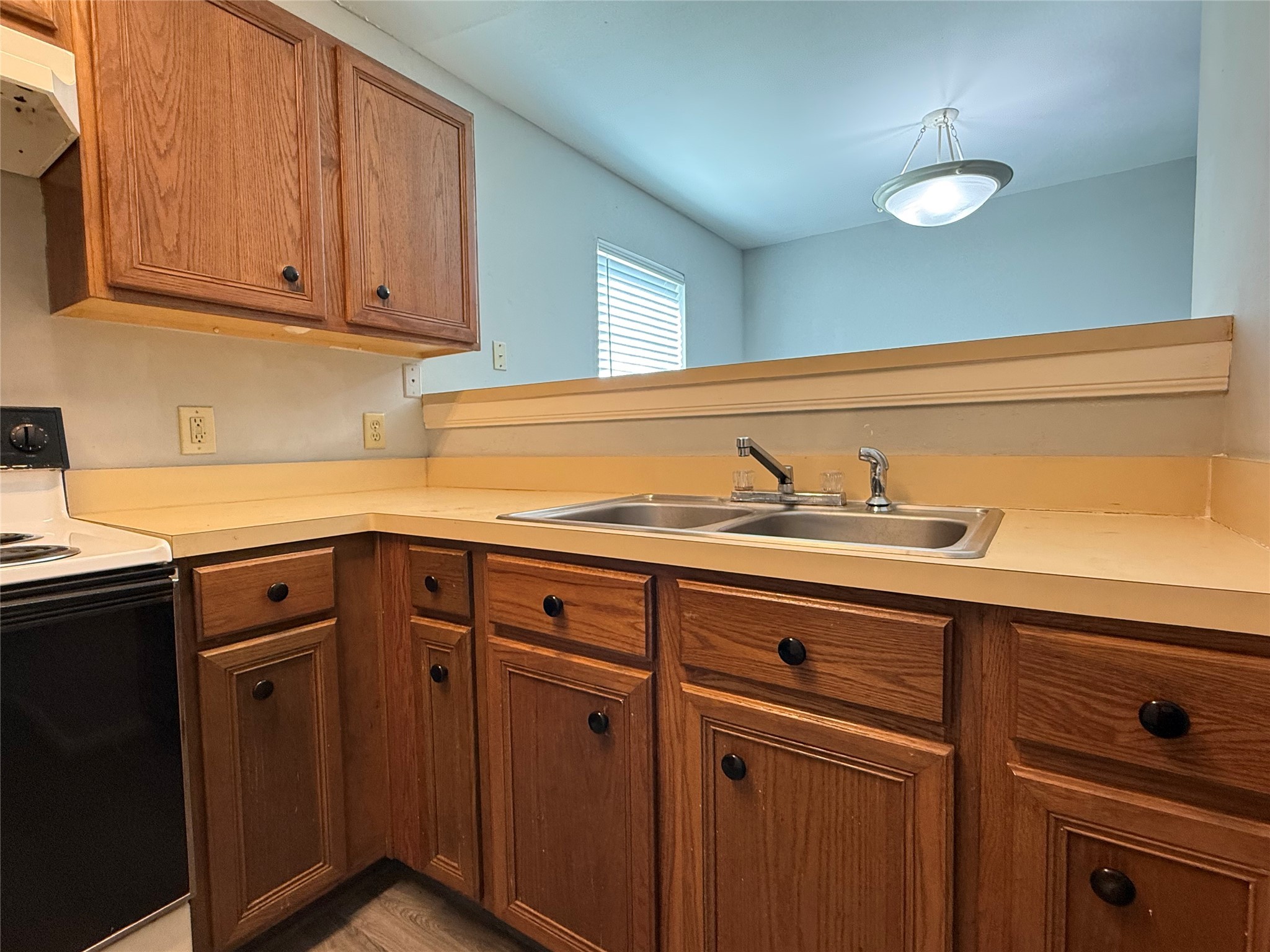 304 Dell Court, Unit 6 Houston, TX 77009 - Photo 7 of 14 a view of cabinets a sink and dishwasher in a kitchen