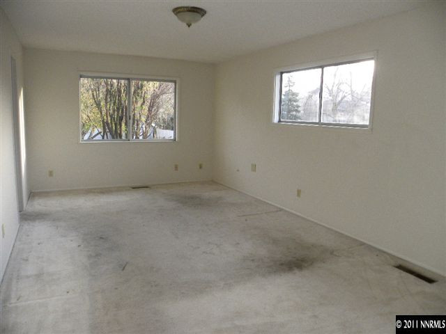 825 Bell Street Reno, NV 89503 - Photo 9 of 13 an empty room with windows
