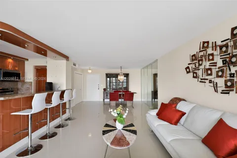 $429,000 | 230 174th Street, Unit 902, Sunny Isles Beach, FL 33160
