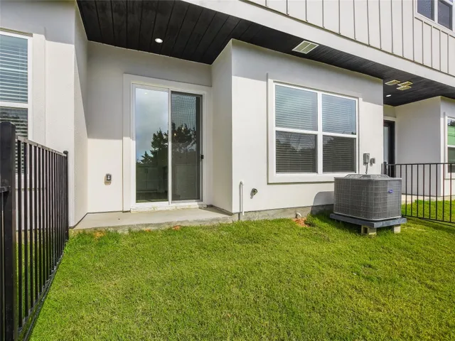 $2,300 | 12001 Vista Parke Drive, Unit 903, Austin, TX 78726