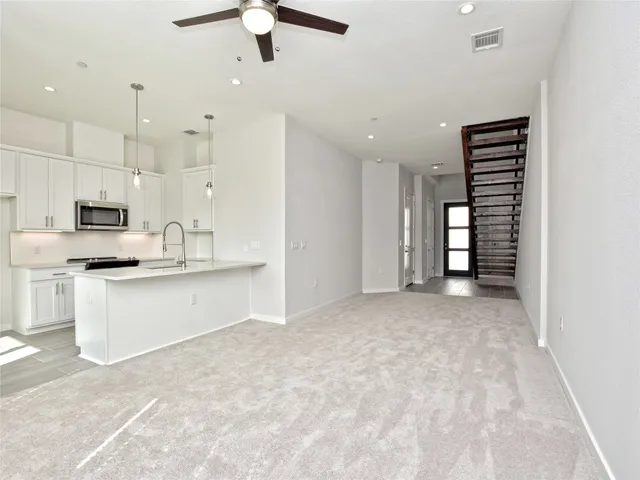 $2,300 | 12001 Vista Parke Drive, Unit 903, Austin, TX 78726