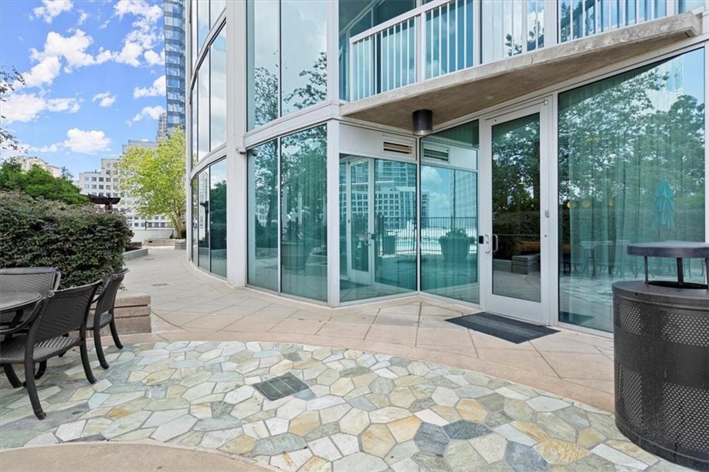 3324 Peachtree Road Northeast, Unit 2307 Atlanta, GA 30326 - Photo 35 of 42 a porch with a table and chairs