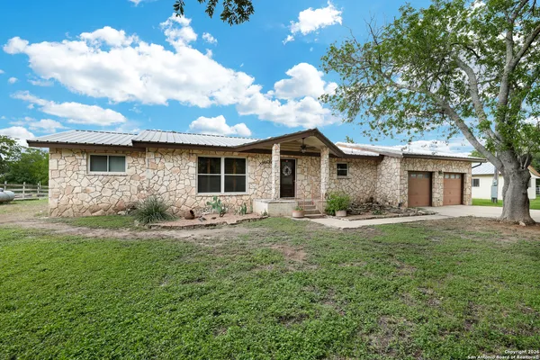 $630,000 | 9950 Farm To Market Road 471, La Coste, TX 78039